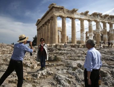 Στα 52,3 δισ. ευρώ τα κρατικά έσοδα από το 2009 έως το 2016 από τον τουρισμό